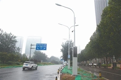 White Lamp Post Light